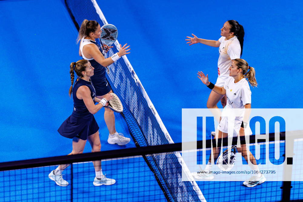 DÜSSELDORF, GERMANY - 9 OCTOBER 2026: Image shows handsheak of Andrea Ustero Prieto (ESP), Ariana Sanchez Fallada (ESP) and Alejandra Salazar Bengoechea (ESP), Aranzazu Osoro Ulrich (ARG) during CUPRA Germany Premier Padel P2 2026 Day 6: Quarterfinals at CASTELLO Düsseldorf on 9 10 2026 in Düsseldorf, Germany. Germany