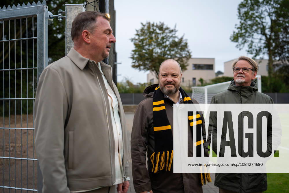 Christoph Kind (Geschaeftsfuehrer ASB), OB Marcel Ziemons und Carsten Schaadt (Aufsichtsratsvorsitzender ASB) TSV Alemannia Aachen Eroeffnung des neuen Trainigsplatzes, Saison 2026 2027, 09.10.2026 TSV Alemannia Aachen Eroeffnung des neuen Trainigsplatzes, Saison 2026 2027, 09.10.2026 Aachen