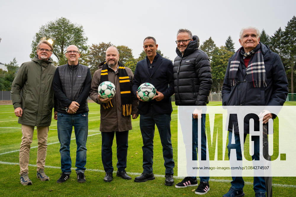 Die Vertreter der Alemannia zusammen mit den Vertretern der Stadt Aachen TSV Alemannia Aachen Eroeffnung des neuen Trainigsplatzes, Saison 2026 2027, 09.10.2026 TSV Alemannia Aachen Eroeffnung des neuen Trainigsplatzes, Saison 2026 2027, 09.10.2026 Aachen