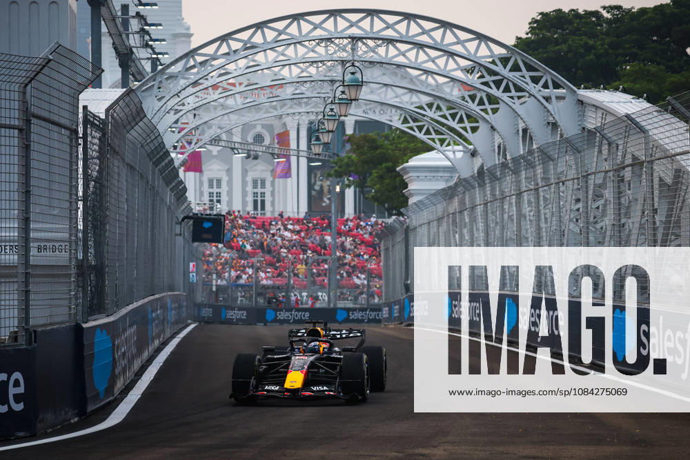 F1 - SINGAPORE GRAND PRIX 2026 03 VERSTAPPEN Max (nld), Red Bull Racing Ford RB22, action during the 2026 Formula 1 Singapore Grand Prix, 17th round of the 2026 Formula One World Championship, WM, Weltmeisterschaft from October 9 to 11, 2026 on the Marina Bay Street Circuit, in Singapore, Singapore - SingaporeSingapore