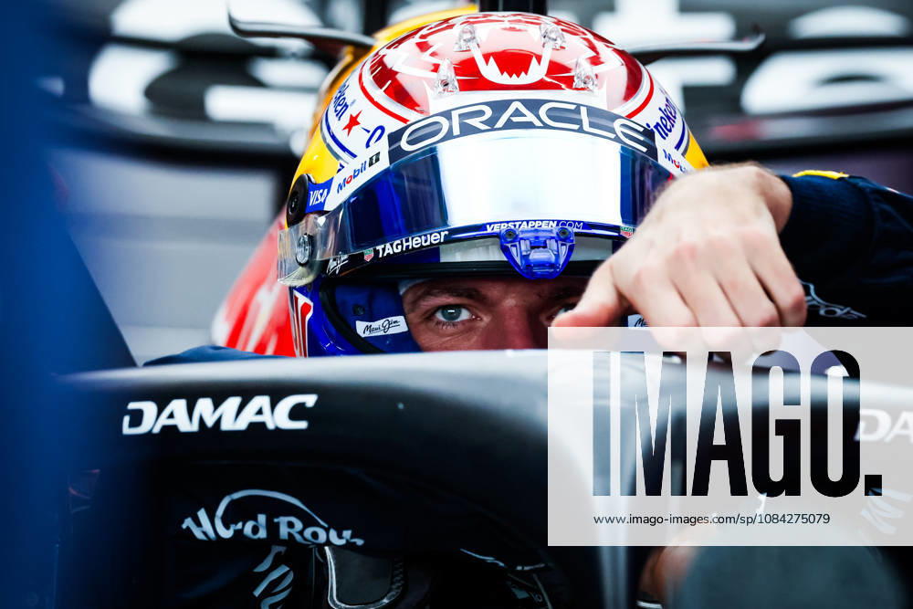 F1 - SINGAPORE GRAND PRIX 2026 VERSTAPPEN Max (nld), Red Bull Racing Ford RB22, portrait helmet schuberth during the 2026 Formula 1 Singapore Grand Prix, 17th round of the 2026 Formula One World Championship, WM, Weltmeisterschaft from October 9 to 11, 2026 on the Marina Bay Street Circuit, in Singapore, Singapore - SingaporeSingapore
