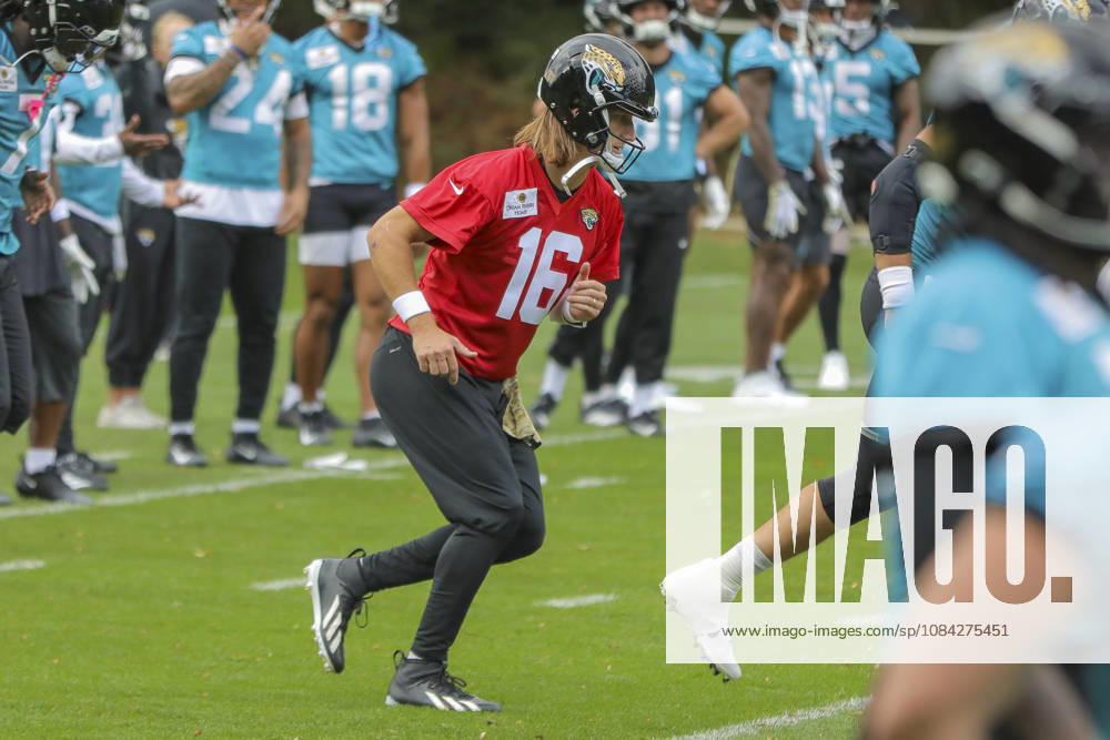 Trevor Lawrence of the Jacksonville Jaguars training with the team during the Jacksonville Jaguars team practise and media as part of the London NFL, American Football Herren, USA Series 2026, at the Grove, Chandler’s Cross, Hertfordshire, England, on 09 October 2026. Jody Demay - Davies SPP