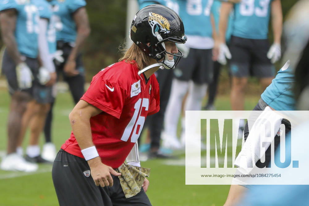 Trevor Lawrence of the Jacksonville Jaguars training with the team during the Jacksonville Jaguars team practise and media as part of the London NFL, American Football Herren, USA Series 2026, at the Grove, Chandler’s Cross, Hertfordshire, England, on 09 October 2026. Jody Demay - Davies SPP