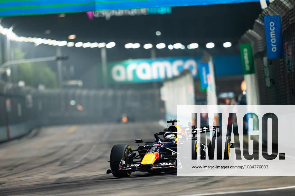Formula 1 Singapore Airlines Singapore Grand Prix 2026 Levi Erb OVERTAKE MAXPPP - Singapore 09 10 2026 03 VERSTAPPEN Max (nld), Oracle Red Bull Racing, action at the Formula 1 Singapore Airlines Singapore Grand Prix 2026, the 16th round of the 2026 FIA Formula 1 World Championship, WM, Weltmeisterschaft at the Marina Bay Street Circuit in Singapore, from 08 to 11 October 2026 Singapore Marina Bay Street Circuit Singapore
