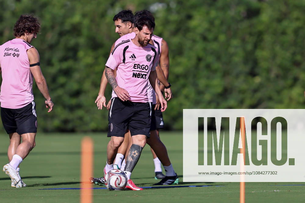 FORT LAUDERDALE, FL - OCTOBER 09: Inter Miami CF forward Lionel Messi (10) is seen during an Inter Miami Training Session at Florida Blue Training Center on October 09, 2026 in Fort Lauderdale, Florida.(Photo by Chris Arjoon Icon Sportswire). SOCCER: OCT 09 Inter Miami CF Training Icon2610090000007