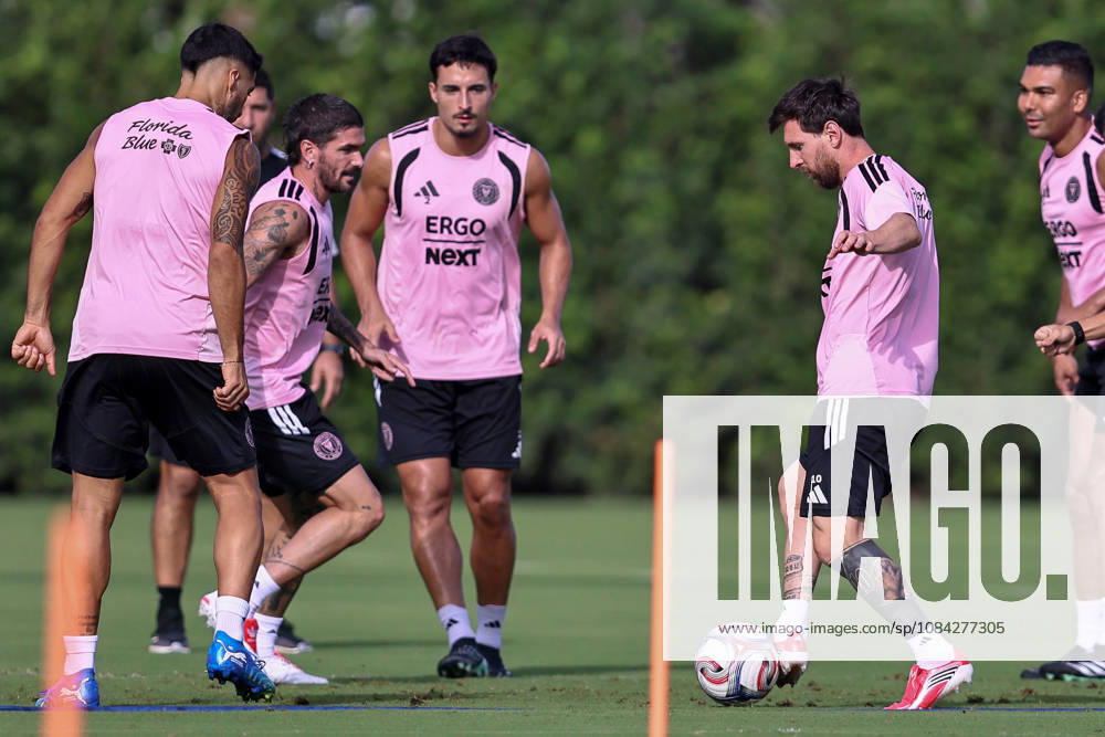 FORT LAUDERDALE, FL - OCTOBER 09: Inter Miami CF forward Lionel Messi (10), defender Gonzalo Lujan (2) and midfielder Rodrigo de Paul (7) are seen during an Inter Miami Training Session at Florida Blue Training Center on October 09, 2026 in Fort Lauderdale, Florida.(Photo by Chris Arjoon Icon Sportswire). SOCCER: OCT 09 Inter Miami CF Training Icon2610090000009