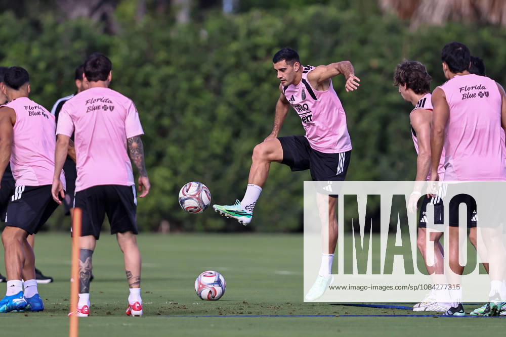 FORT LAUDERDALE, FL - OCTOBER 09: Inter Miami CF forward German Berterame (19) controls a ball during an Inter Miami Training Session at Florida Blue Training Center on October 09, 2026 in Fort Lauderdale, Florida.(Photo by Chris Arjoon Icon Sportswire). SOCCER: OCT 09 Inter Miami CF Training Icon2610090000016
