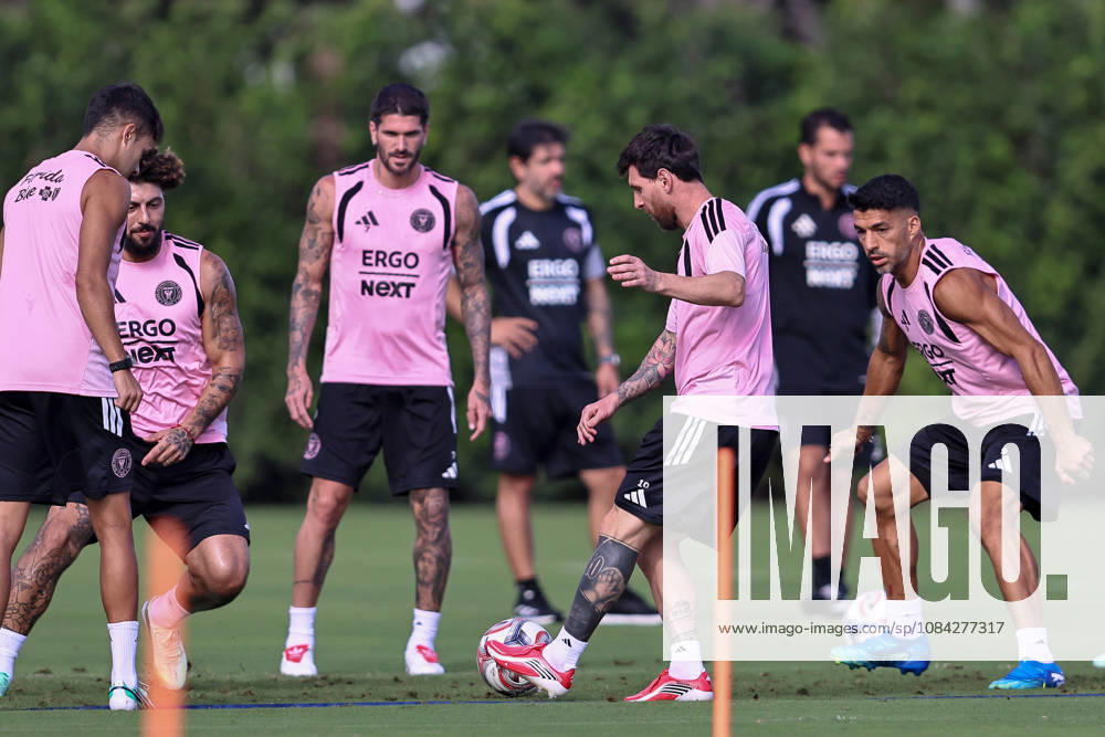 FORT LAUDERDALE, FL - OCTOBER 09: Inter Miami CF forward Lionel Messi (10), defender Sergio Reguilon (3), defender Maximiliano Falcon (37), midfielder Rodrigo de Paul (7), and forward Luis Suarez (9) are seen during an Inter Miami Training Session at Florida Blue Training Center on October 09, 2026 in Fort Lauderdale, Florida.(Photo by Chris Arjoon Icon Sportswire). SOCCER: OCT 09 Inter Miami CF Training Icon2610090000017