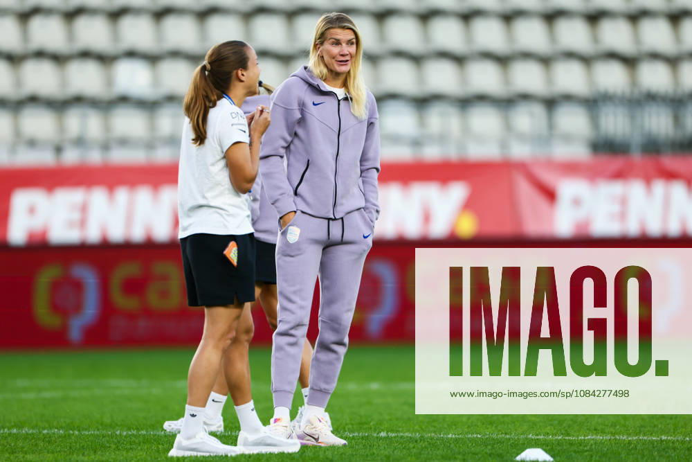 Women s World Cup Qualifier: Romania vs. Norway, Bucharest, October 9, 2026: Ada Stolsmo Hegerberg takes the kickoff in the World Cup qualifying soccer match between Romania and Austria at Stadionul Arcul de Triumf in Bucharest. Photo by Nikola Krstic, NTB, Bucharest, Romania. . RESTRICTED USE FOR BETTING COMPANIES
