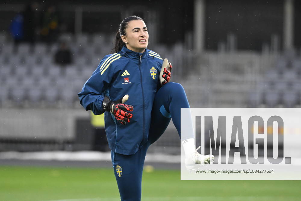 KAUNAS, LITHUANIA 20261009 Secira Musovic warms up for Friday s World Cup playoff soccer match between Lithuania and Sweden at Dariaus ir Girà no Stadium.