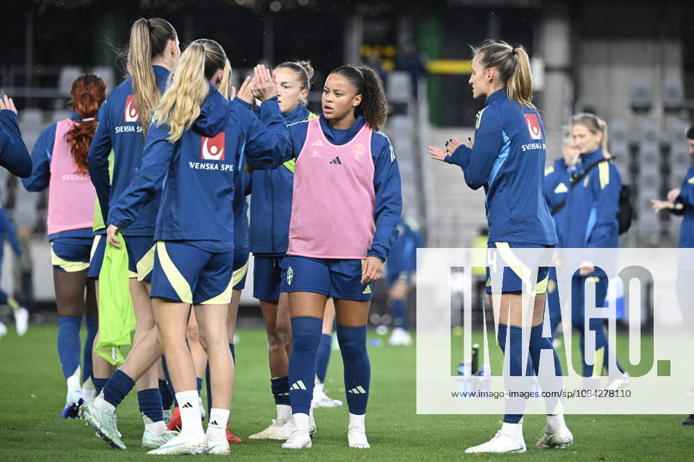 KAUNAS, LITHUANIA 20261009 Felicia Schröder warms up for Friday s football match, World Cup playoff, between Lithuania and Sweden at Dariaus ir Girà no stadionas.