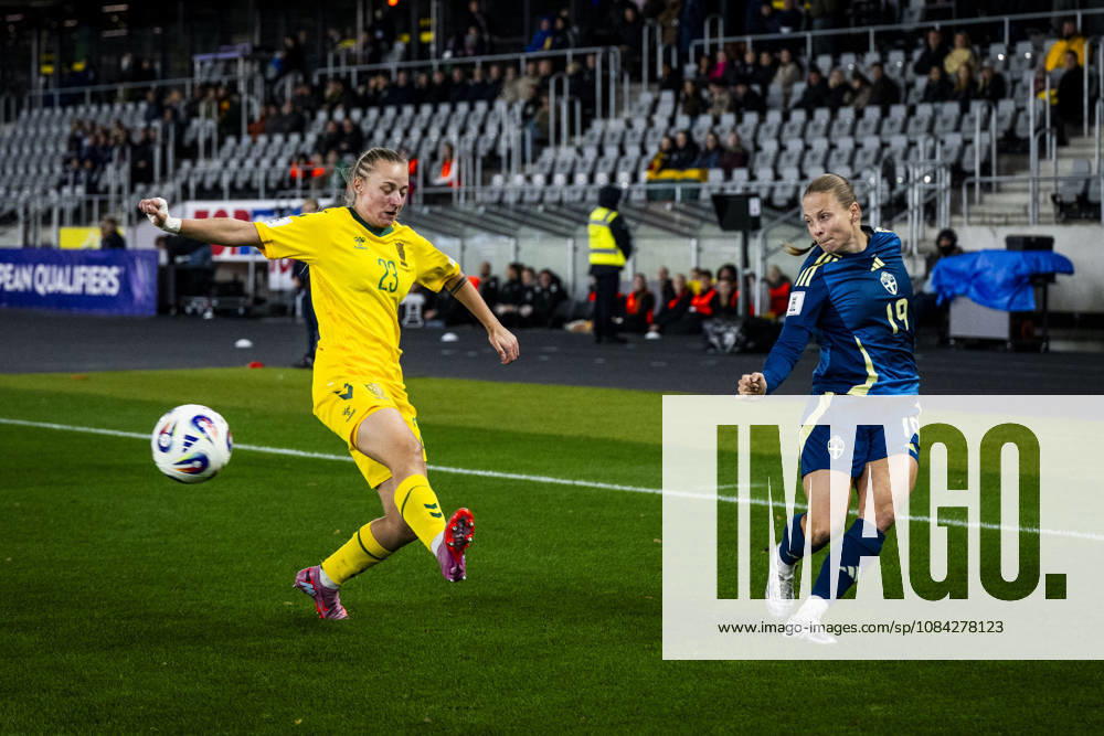 Loreta Rogaciova of Lithuania and Anna Anvegard of Sweden during the FIFA Women s World Cup qualifier play-off football match between Lithuania and Sweden on October 9, 2026 in Kaunas. Photo: Mathias Bergeld BILDBYRAN kod MB MB1418 fotboll football soccer fotball vm-kval kval fifa womens world cup qualifier qualifier playoff lithuania sverige sweden dam bbeng play-off