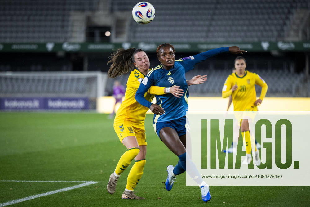Laura Kubiliūtė of Lithuania and Evelyn Ijeh of Sweden during the FIFA Women s World Cup qualifier play-off football match between Lithuania and Sweden on October 9, 2026 in Kaunas. Photo: Mathias Bergeld BILDBYRAN kod MB MB1418 fotboll football soccer fotball vm-kval kval fifa womens world cup qualifier qualifier playoff lithuania sverige sweden dam bbeng play-off