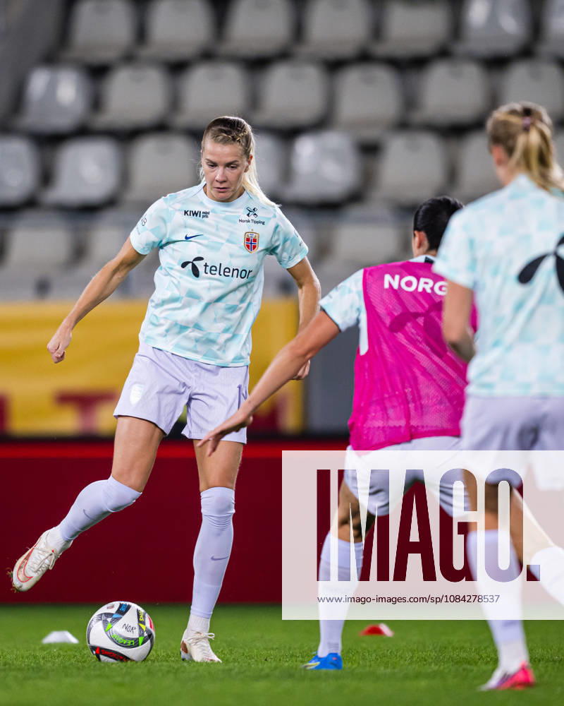 Ada Martine Hegerberg of Norway warms up ahead of the FIFA Women s World Cup Qualifier football match between Romania and Norway on October 9, 2026 in Bucharest. Photo: Marius Simensen BILDBYRAN COP 238 bbeng dam FIFA World Cup, WM, Weltmeisterschaft, Fussball qualifiers football fotball fotboll landskamp norge norway romania soccer vm kvalik vm-kvalifisering kvinner