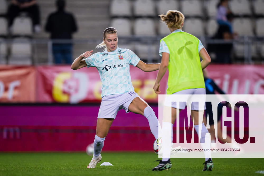 Ada Martine Hegerberg of Norway warms up ahead of the FIFA Women s World Cup Qualifier football match between Romania and Norway on October 9, 2026 in Bucharest. Photo: Marius Simensen BILDBYRAN COP 238 bbeng dam FIFA World Cup, WM, Weltmeisterschaft, Fussball qualifiers football fotball fotboll landskamp norge norway romania soccer vm kvalik vm-kvalifisering kvinner