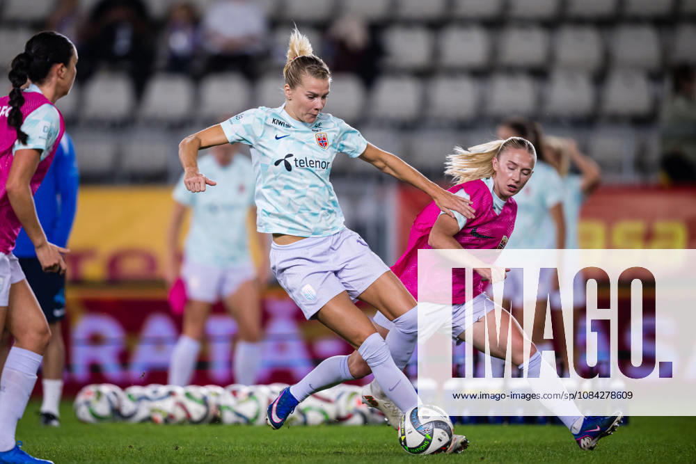 Ada Martine Hegerberg of Norway warms up ahead of the FIFA Women s World Cup Qualifier football match between Romania and Norway on October 9, 2026 in Bucharest. Photo: Marius Simensen BILDBYRAN COP 238 bbeng dam FIFA World Cup, WM, Weltmeisterschaft, Fussball qualifiers football fotball fotboll landskamp norge norway romania soccer vm kvalik vm-kvalifisering kvinner
