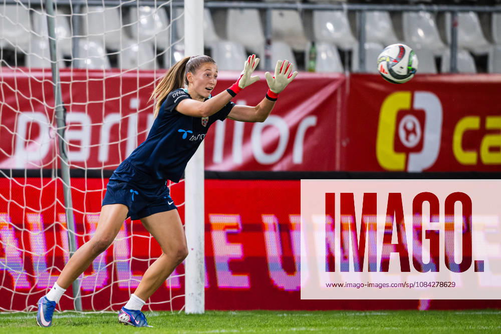 Goalkeeper Cecilie Haustaker Fiskerstrand of Norway warms up ahead of the FIFA Women s World Cup Qualifier football match between Romania and Norway on October 9, 2026 in Bucharest. Photo: Marius Simensen BILDBYRAN COP 238 bbeng dam FIFA World Cup, WM, Weltmeisterschaft, Fussball qualifiers football fotball fotboll landskamp norge norway romania soccer vm kvalik vm-kvalifisering kvinner
