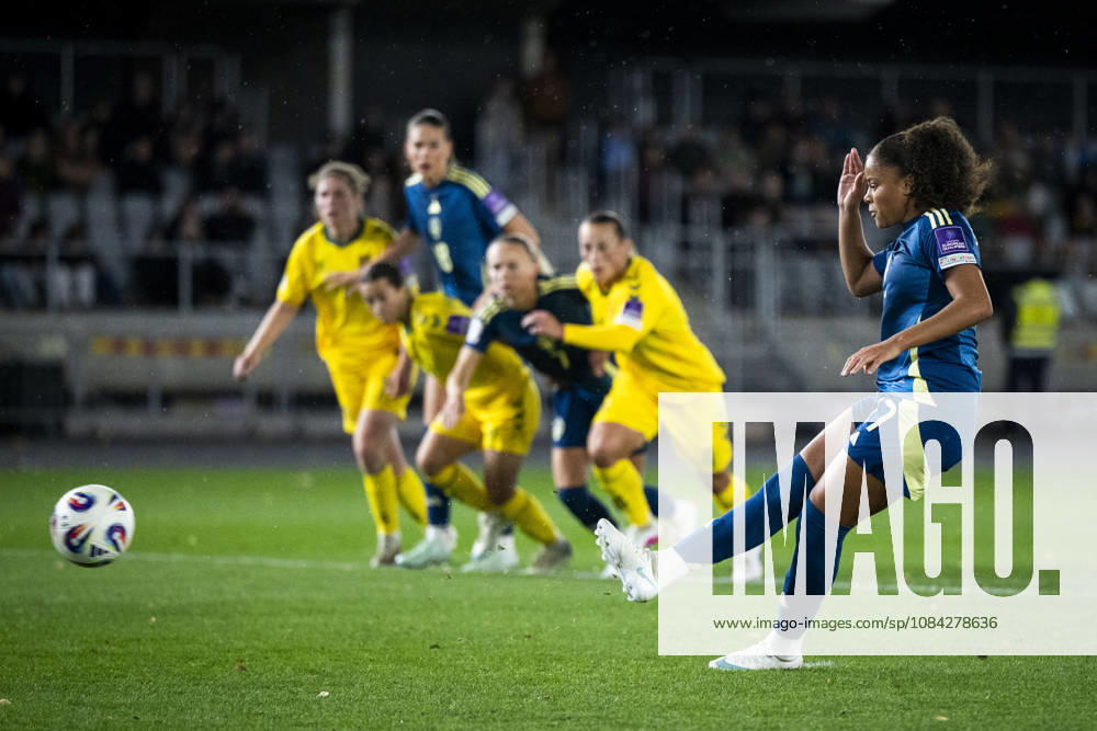 Felicia Schröder of Sweden shoots penalty kick during the FIFA Women s World Cup qualifier play-off football match between Lithuania and Sweden on October 9, 2026 in Kaunas. Photo: Mathias Bergeld BILDBYRAN kod MB MB1418 fotboll football soccer fotball vm-kval kval fifa womens world cup qualifier qualifier playoff lithuania sverige sweden dam bbeng play-off