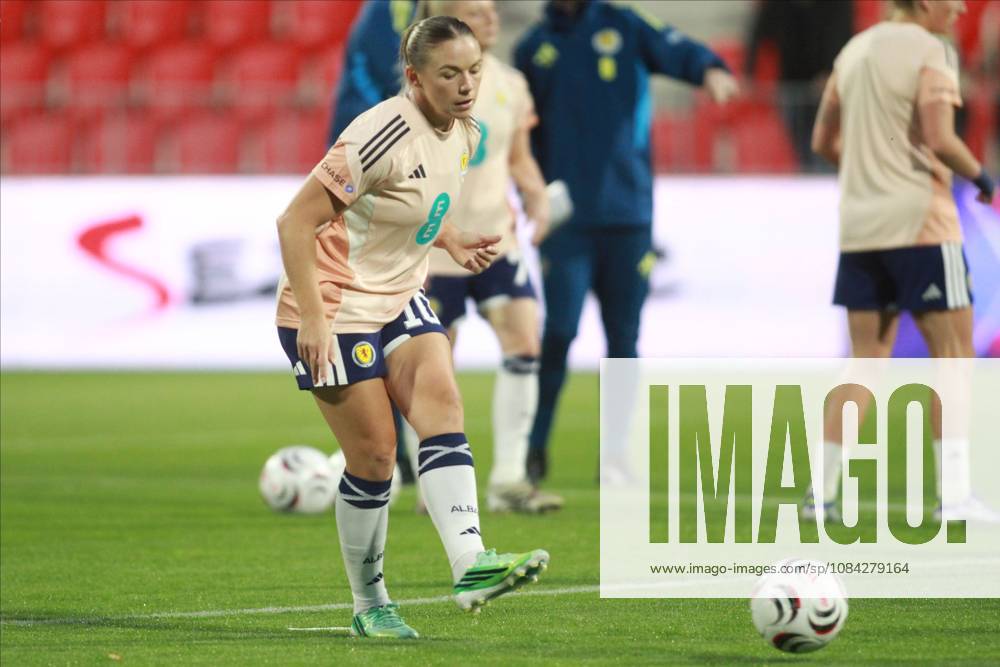 Kirsty Hanson of Scotland warms up ahead of kick-off. Czechia Women v Scotland Women, Women s European World Cup Qualifier, Football, Stadion Arnosta, Pardubice, Czechia - 09 Oct 2026Pardubice Stadion Arnosta Czech Republic
