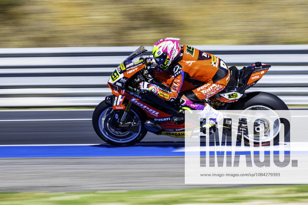 Alvaro Bautista of Barni Spark Racing Team in action during the Free Practice 2 of the FIM Superbike World Championship, WM, Weltmeisterschaft at Circuito Estoril on October 9, 2026 in Cascais, Portugal. Motorsports 2026: WorldSBK - Tissot Estoril Round - ZUMAr200 20261009_zsp_r200_021