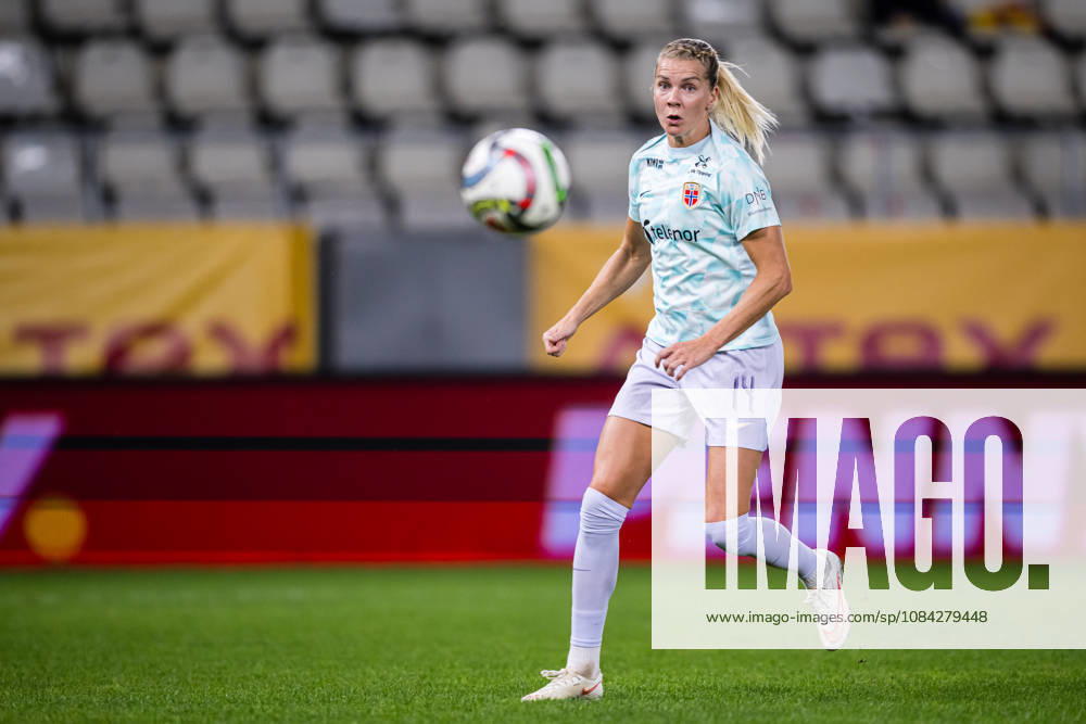 Ada Martine Hegerberg of Norway warms up ahead of the FIFA Women s World Cup Qualifier football match between Romania and Norway on October 9, 2026 in Bucharest. Photo: Marius Simensen BILDBYRAN COP 238 bbeng dam FIFA World Cup, WM, Weltmeisterschaft, Fussball qualifiers football fotball fotboll landskamp norge norway romania soccer vm kvalik vm-kvalifisering kvinner