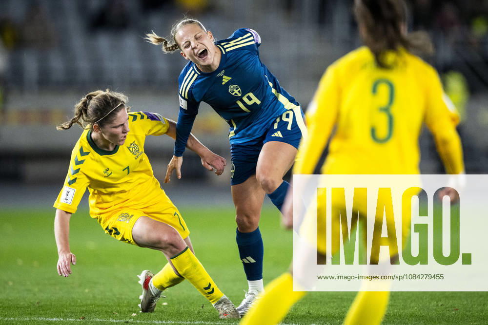 UgnÄ— LazdauskaitÄ— of Lithuania and Anna Anvegard of Sweden during the FIFA Women s World Cup qualifier play-off football match between Lithuania and Sweden on October 9, 2026 in Kaunas. Photo: Mathias Bergeld BILDBYRAN kod MB MB1418 fotboll football soccer fotball vm-kval kval fifa womens world cup qualifier qualifier playoff lithuania sverige sweden dam bbeng play-off