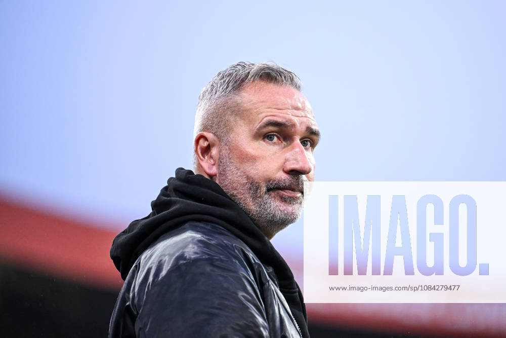 Fussball, 2. Bundesliga, Eintracht Braunschweig - Holstein Kiel, Trainer Tim Walter (Holstein Kiel) xRHR-FOTO DEx