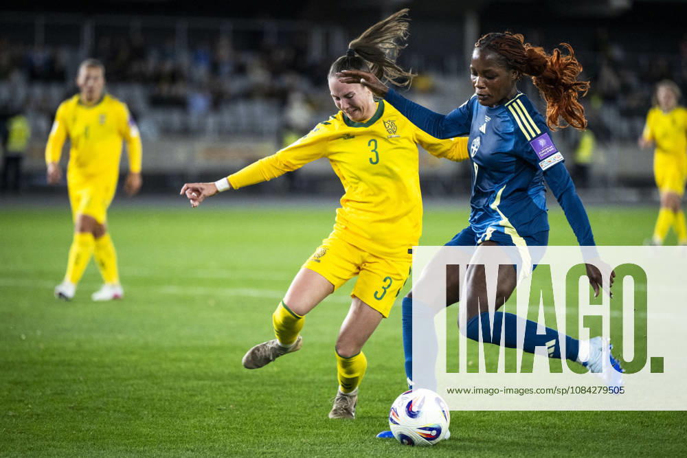 Laura Kubiliūtė of Lithuania and Evelyn Ijeh of Sweden during the FIFA Women s World Cup qualifier play-off football match between Lithuania and Sweden on October 9, 2026 in Kaunas. Photo: Mathias Bergeld BILDBYRAN kod MB MB1418 fotboll football soccer fotball vm-kval kval fifa womens world cup qualifier qualifier playoff lithuania sverige sweden dam bbeng play-off