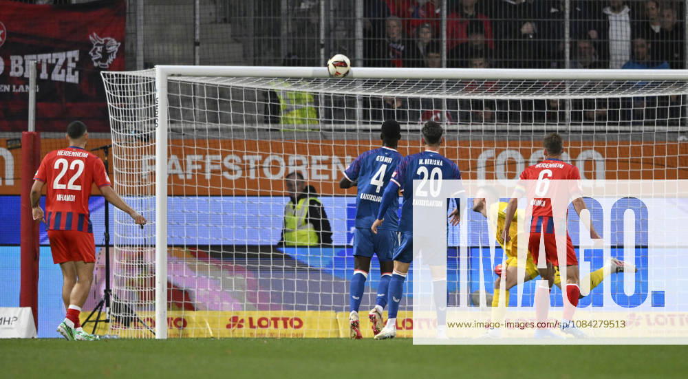 Strafraumszene, Torraumszene Torschuss Aktion Torchance Semih Sahin 1. FC Kaiserslautern FCK (08) (nicht im Bild) landet an Latte Lattentreffer 1. FC Heidenheim 1846 FCH vs 1. FC Kaiserslautern 09.10..2026 DFL REGULATIONS PROHIBIT ANY USE OF PHOTOGRAPHS AS IMAGE SEQUENCES AND OR QUASI-VIDEO 1. FC Heidenheim 1846 FCH vs 1. FC Kaiserslautern