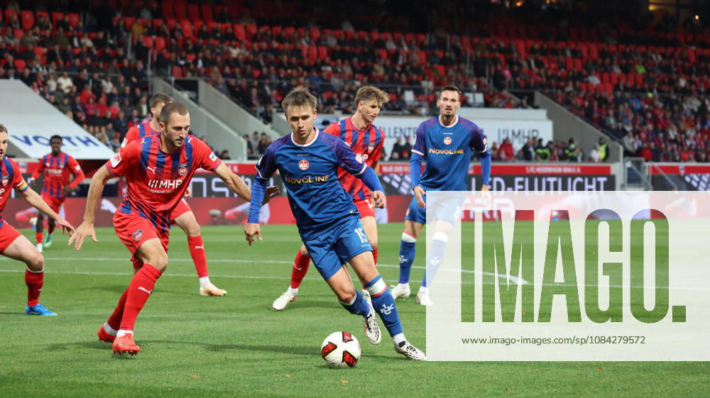 Fussball 2.Bundesliga, 1.FC Heidenheim - 1.FC Kaiserslautern v.l. Jonas Föhrenbach Foehrenbach (1FC Heidenheim 1846) Naatan Skyttä Skyttae (1.FC Kaiserslautern) Zweikampf, Aktion, action, battle for the ball Heidenheim