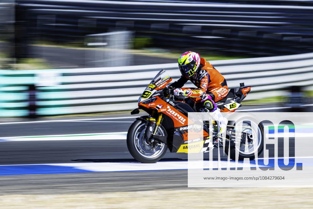 Alvaro Bautista of Barni Spark Racing Team in action during the Free Practice 2 of the FIM Superbike World Championship, WM, Weltmeisterschaft at Circuito Estoril on October 9, 2026 in Cascais, Portugal. Motorsports 2026: WorldSBK - Tissot Estoril Round - ZUMAr200 20261009_zsp_r200_029