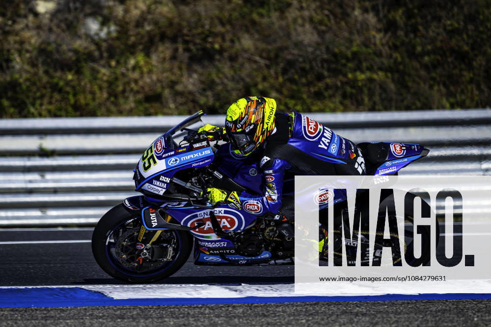 Andrea Locatelli of PATA Maxus Yamaha in action during the Free Practice 2 of the FIM Superbike World Championship, WM, Weltmeisterschaft at Circuito Estoril on October 9, 2026 in Cascais, Portugal. Motorsports 2026: WorldSBK - Tissot Estoril Round - ZUMAr200 20261009_zsp_r200_036