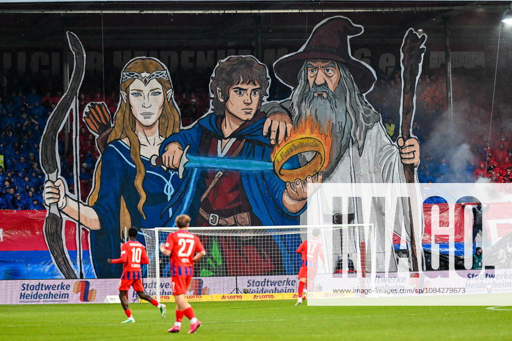 GER, Fussball, Herren, 2. Bundesliga, 7. Spieltag, 1. FC Heidenheim vs 1. FC Kaiserslautern Choreographie der Heidenheimer Fans, Ultras, Osttribüne, Motiv aus Herr der Ringe Heidenheim Voith-Arena Baden-Württemberg Deutschland
