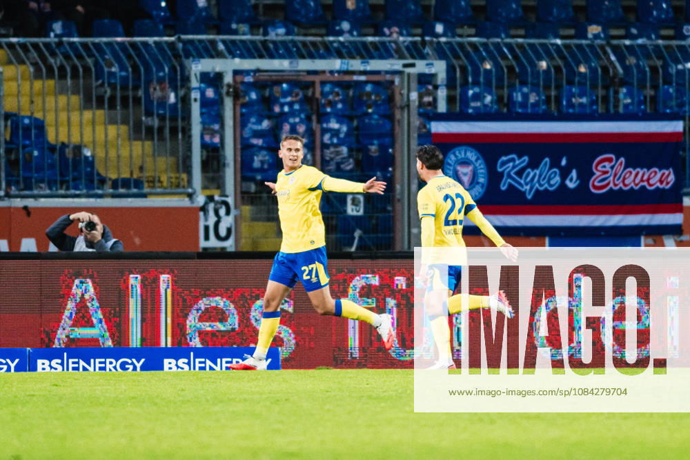 2. Bundesliga: Eintracht Braunschweig vs. Holstein Kiel, 09.10.2026 TOR, JUBEL zum 1:0 durch Jan Urbich (Eintracht Braunschweig, 27); Fußball, 2. Bundesliga, 7. Spieltag: Eintracht Braunschweig vs. Holstein Kiel am 09.10.2026 im Eintracht-Stadion, Braunschweig DFL REGULATIONS PROHIBIT ANY USE OF PHOTOGRAPHS AS IMAGE SEQUENCES AND OR QUASI-VIDEO.
