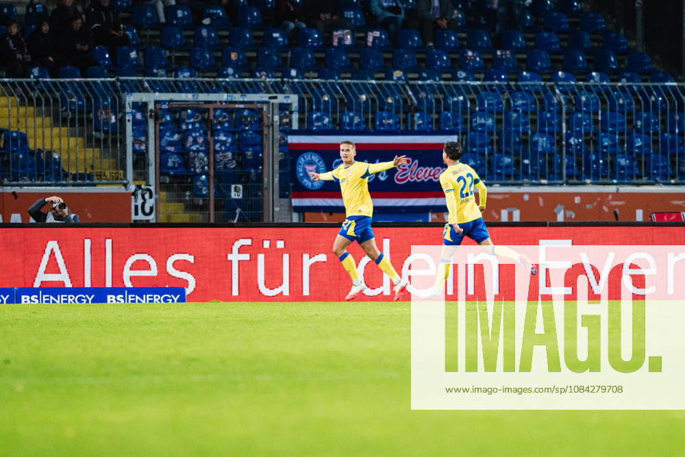 2. Bundesliga: Eintracht Braunschweig vs. Holstein Kiel, 09.10.2026 TOR, JUBEL zum 1:0 durch Jan Urbich (Eintracht Braunschweig, 27); Fußball, 2. Bundesliga, 7. Spieltag: Eintracht Braunschweig vs. Holstein Kiel am 09.10.2026 im Eintracht-Stadion, Braunschweig DFL REGULATIONS PROHIBIT ANY USE OF PHOTOGRAPHS AS IMAGE SEQUENCES AND OR QUASI-VIDEO.