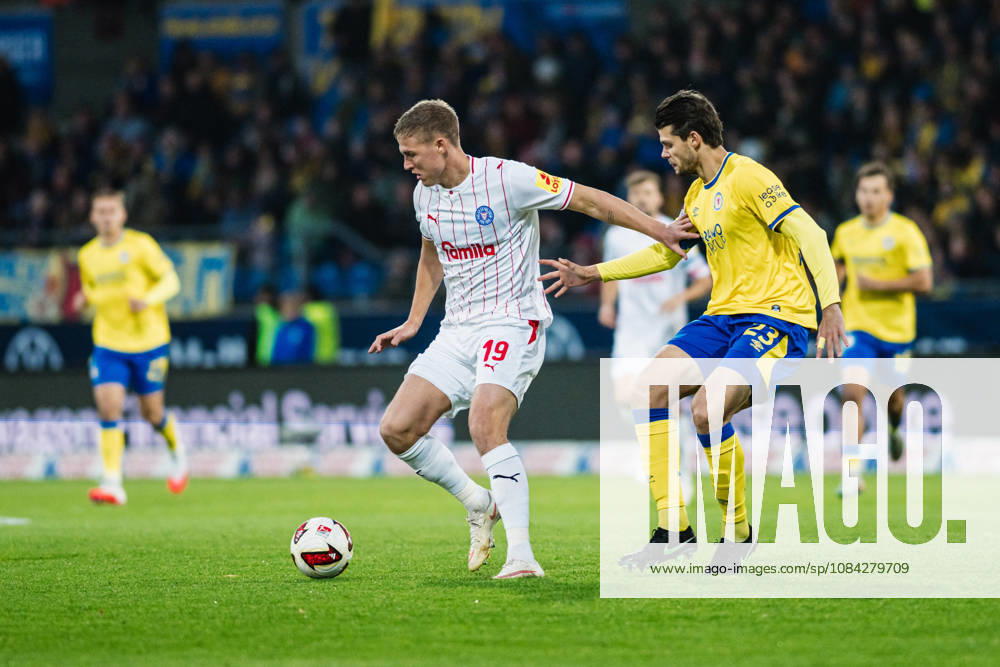 2. Bundesliga: Eintracht Braunschweig vs. Holstein Kiel, 09.10.2026 Phil Harres (Holstein Kiel, 19) gegen Isidoros Koutsidis (Eintracht Braunschweig, 23) im Zweikampf; Fußball, 2. Bundesliga, 7. Spieltag: Eintracht Braunschweig vs. Holstein Kiel am 09.10.2026 im Eintracht-Stadion, Braunschweig DFL REGULATIONS PROHIBIT ANY USE OF PHOTOGRAPHS AS IMAGE SEQUENCES AND OR QUASI-VIDEO.