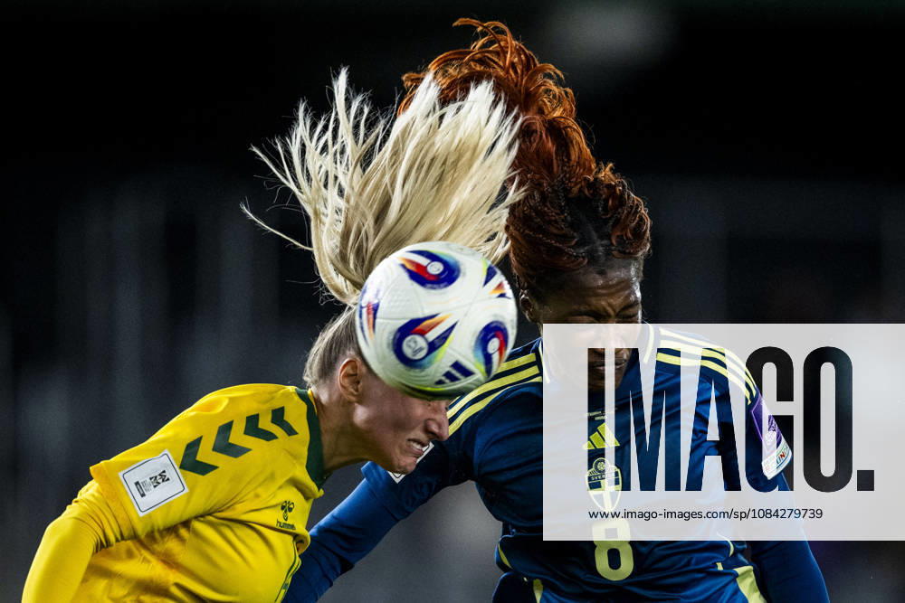 Milda LiuÅ¾inaitÄ— of Lithuania and Evelyn Ijeh of Sweden during the FIFA Women s World Cup qualifier play-off football match between Lithuania and Sweden on October 9, 2026 in Kaunas. Photo: Mathias Bergeld BILDBYRAN kod MB MB1418 fotboll football soccer fotball vm-kval kval fifa womens world cup qualifier qualifier playoff lithuania sverige sweden dam bbeng play-off
