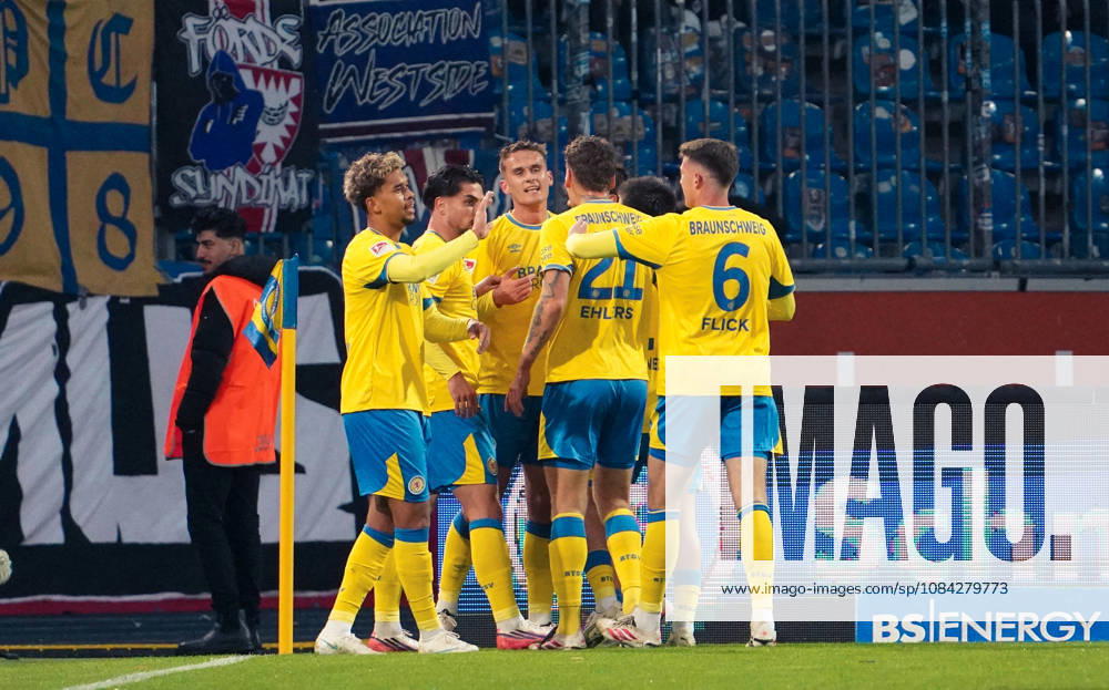 Deutschland: Fussball 2. Bundesliga 2026 2027, 7. Spieltag - Eintracht Braunschweig vs Holstein Kiel - Eintracht-Stadion (Braunschweig): Tor und Torjubel zum Jan Urbich (Eintracht Braunschweig, 27) Kevin Ehlers (Eintracht Braunschweig, 21) Florian Flick (Eintracht Braunschweig, 6)