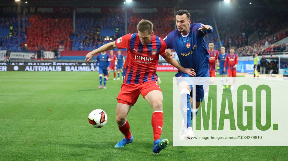 Fussball 2.Bundesliga, 1.FC Heidenheim - 1.FC Kaiserslautern v.l. Patrick Mainka (1FC Heidenheim 1846) Mergim Berisha (1.FC Kaiserslautern) Zweikampf, Aktion, action, battle for the ball Heidenheim