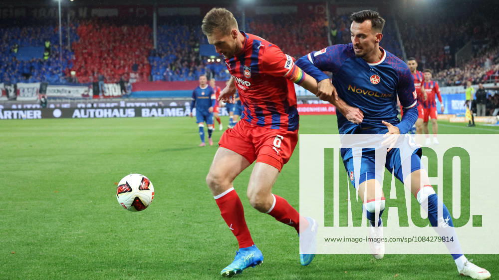 Fussball 2.Bundesliga, 1.FC Heidenheim - 1.FC Kaiserslautern v.l. Patrick Mainka (1FC Heidenheim 1846) Mergim Berisha (1.FC Kaiserslautern) Zweikampf, Aktion, action, battle for the ball Heidenheim