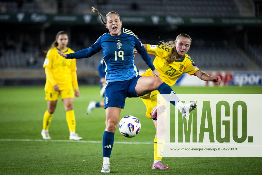 Anna Anvegard of Sweden and Loreta Rogaciova of Lithuania during the FIFA Women s World Cup qualifier play-off football match between Lithuania and Sweden on October 9, 2026 in Kaunas. Photo: Mathias Bergeld BILDBYRAN kod MB MB1418 fotboll football soccer fotball vm-kval kval fifa womens world cup qualifier qualifier playoff lithuania sverige sweden dam bbeng play-off