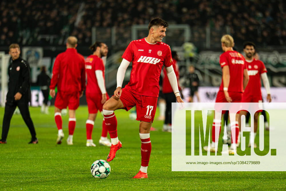 3. Liga, 8. Spieltag, SC Preußen Münster vs. Rot-Weiss Essen im LVM-Preußenstadion. Semir Telalovic (Essen) beim Warm-up WICHTIGER HINWEIS: Gemäß den Vorgaben des DFB und der DFL ist es untersagt, in dem Stadion und oder vom Spiel angefertigte Fotoaufnahmen in Form von Sequenzbildern und oder videoähnlichen Fotostrecken zu verwerten bzw. verwerten zu lassen.