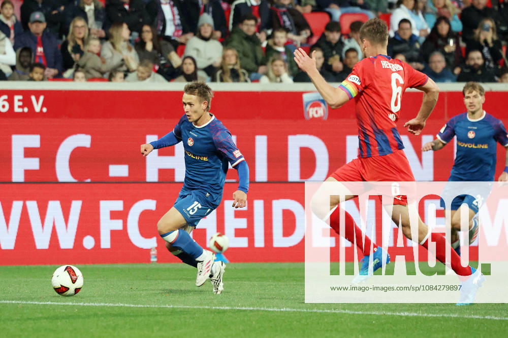 Fussball 2.Bundesliga, 1.FC Heidenheim - 1.FC Kaiserslautern v.l. Naatan Skyttä Skyttae (1.FC Kaiserslautern) Heidenheim