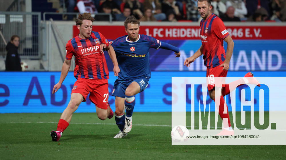Fussball 2.Bundesliga, 1.FC Heidenheim - 1.FC Kaiserslautern v.l. Michael Heule (1FC Heidenheim 1846) Naatan Skyttä Skyttae (1.FC Kaiserslautern) Zweikampf, Aktion, action, battle for the ball Heidenheim