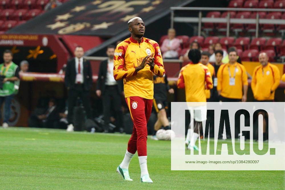 Victor Osimhen (C) of Galatasaray greets the fans before the Turkish Super League 2026 27 match between Galatasaray and Kasimpasa at RAMS Park Stadium in Istanbul, Turkey, on October 9, 2026. Sariyer Turkey - ZUMAu194 20261009_zip_u194_002
