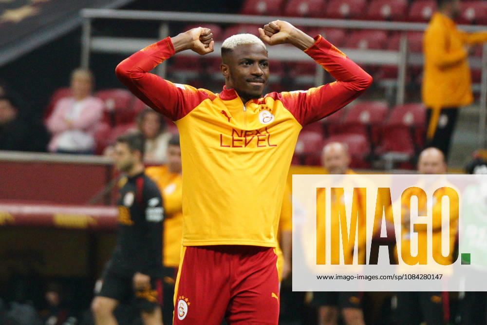 Victor Osimhen (C) of Galatasaray greets the fans before the Turkish Super League 2026 27 match between Galatasaray and Kasimpasa at RAMS Park Stadium in Istanbul, Turkey, on October 9, 2026. Sariyer Turkey - ZUMAu194 20261009_zip_u194_004