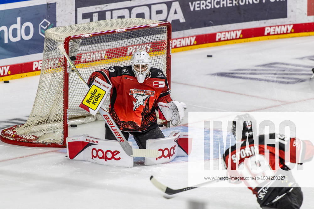 Aaron Kaiser (Koelner Haie, 32) beim Warmup mit Frederik Storm (Koelner Haie, 19) Koelner Haie vs. Schwenninger Wild Wings, Eishockey, Penny DEL, Spieltag 07, 2026 2027, 09.10.2026 Koelner Haie vs. Schwenninger Wild Wings, Eishockey, Penny DEL, Spieltag 07, 2026 2027, 09.10.2026 Koeln