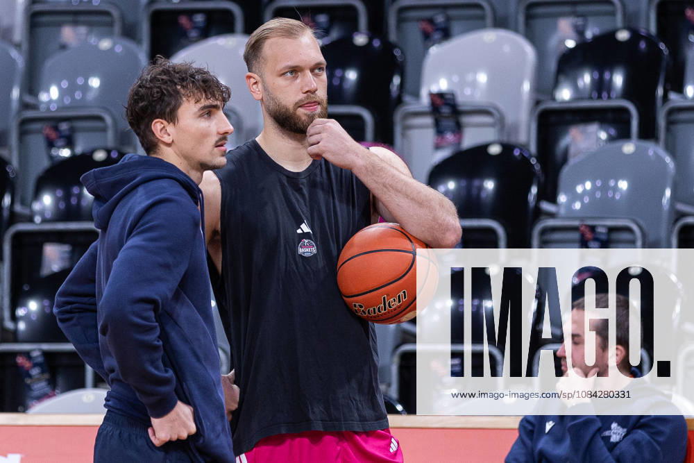 EasyCredit Basketball Bundesliga, Telekom Baskets Bonn vs. Science City Jena, 09.10.2026 Alte Bekannte: Kristofer Krause (Science City Jena 36) und Melvin Jostmann (Telekom Baskets Bonn 12) -- easyCredit Basketball Bundesliga, Telekom Baskets Bonn vs. Science City Jena, 09.10.2026, Telekom Dome Bonn