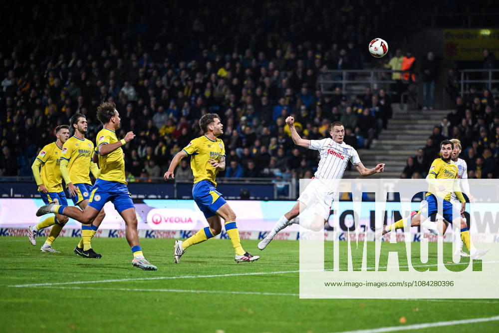 Fussball, 2. Bundesliga, Eintracht Braunschweig - Holstein Kiel, Kopfball Ivan Nekić (Holstein Kiel) xRHR-FOTO DEx