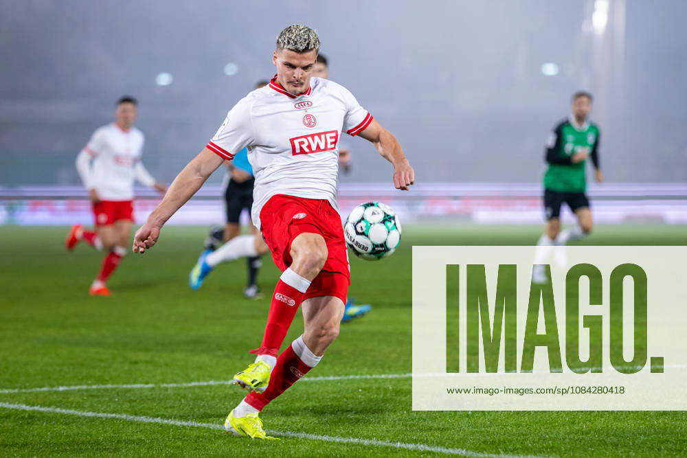 Marek Janssen (Rot-Weiss Essen, 20) am Ball GER, SC Preussen Muenster vs. Rot-Weiss Essen, Fussball, 3. Liga, 8. Spieltag, Spielzeit 2026 2027, 09.10.2026 DFL Regulations prohibit any use of photographers as image sequences and or quasi-video. GER, SC Preussen Muenster vs. Rot-Weiss Essen, Fussball, 3. Liga, 8. Spieltag, Spielzeit 2026 2027, 09.10.2026 Muenster